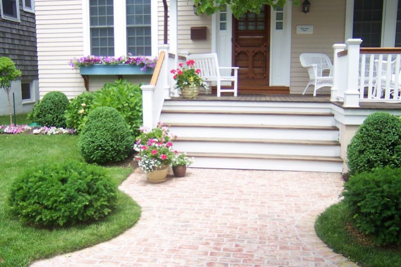 symmetrical front landscape